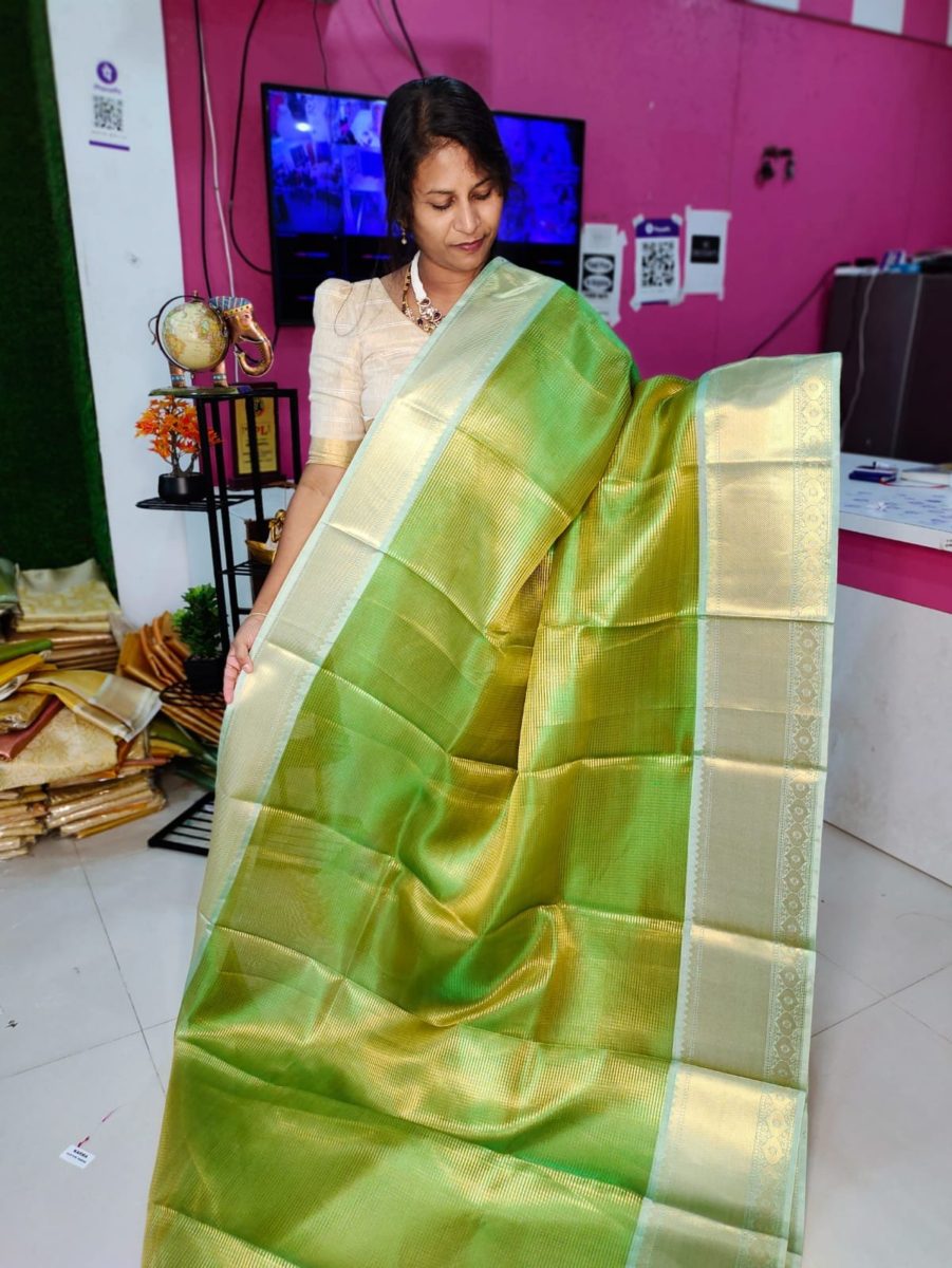 ఎసి 699