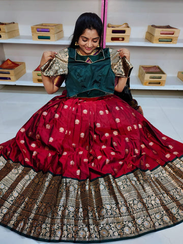 బనారస్ లెహంగాలు