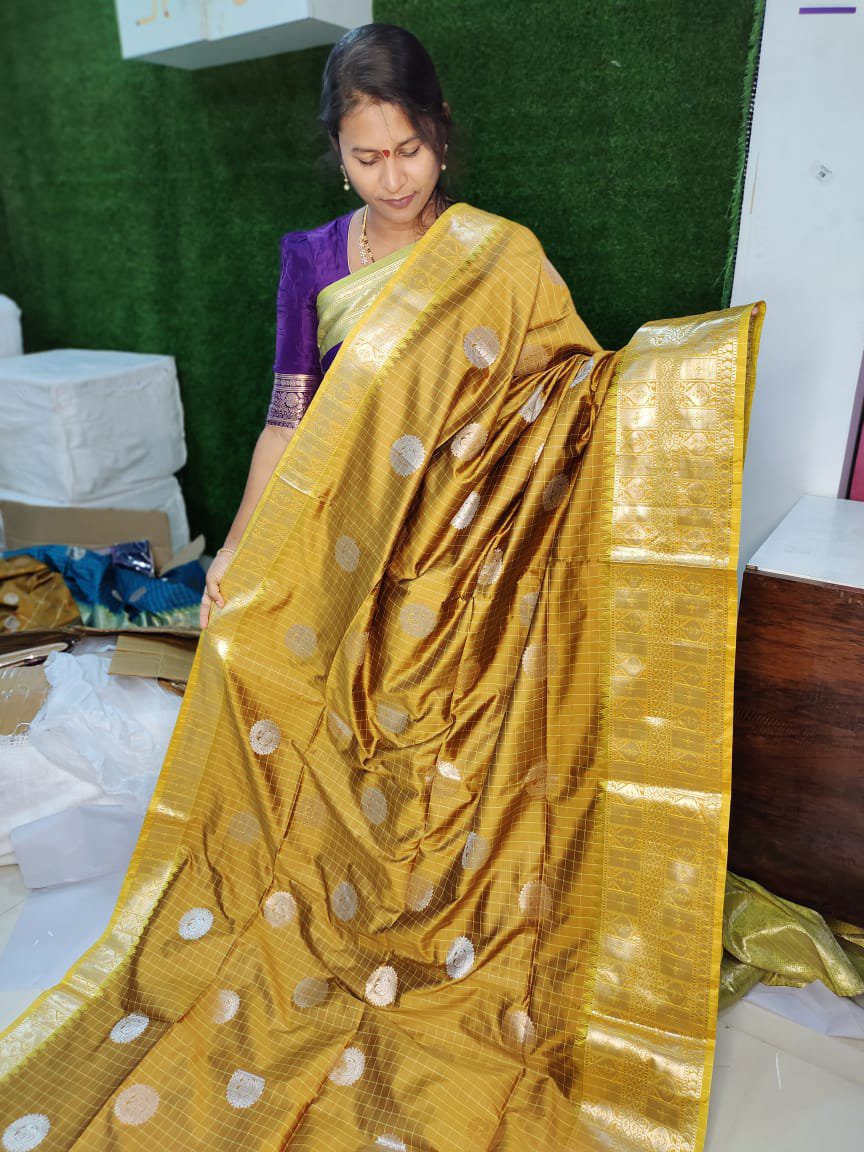 సెమీ గద్వాల్ సిల్క్ చీర