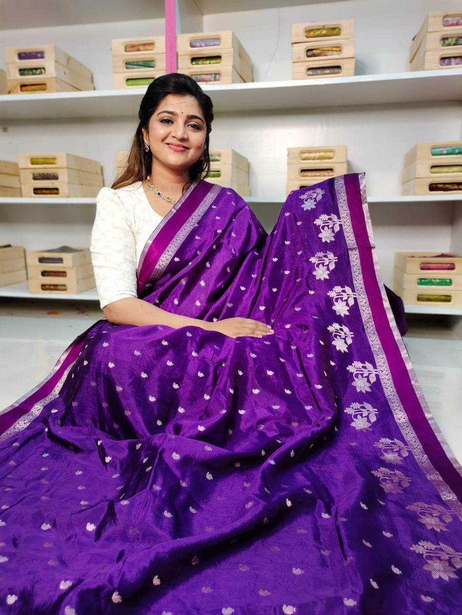 పచ్చి మామిడి పట్టు చీరలు