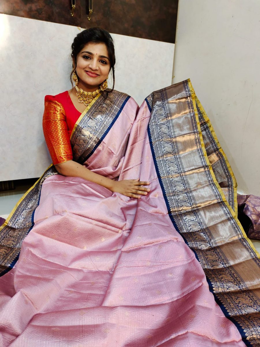 Soft banarasi Silk Saree with kanchi boaders with contrast blouse and pallu