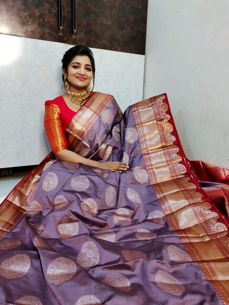 Soft banarasi Silk Saree with kanchi boaders with contrast blouse and pallu
