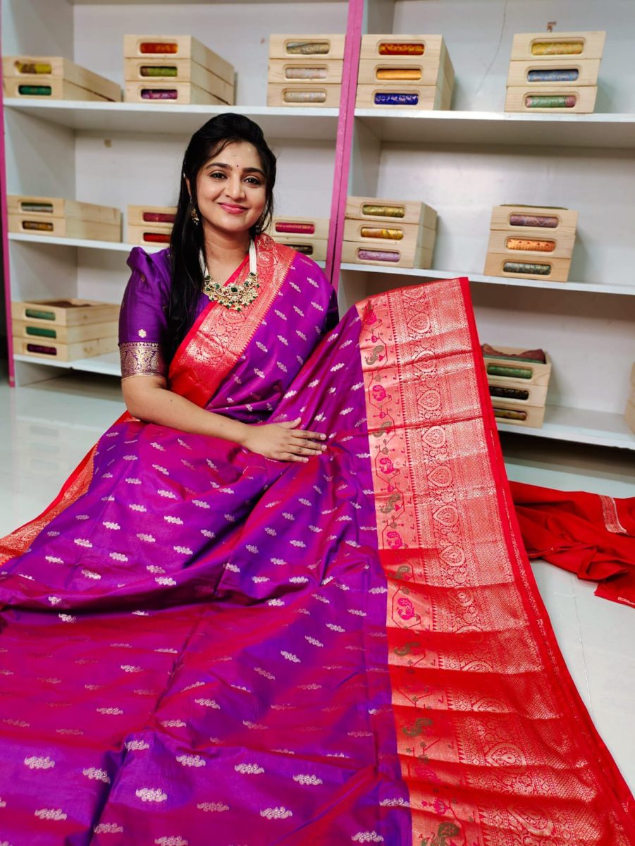 Soft banarasi Silk Saree with kanchi boaders with contrast blouse and pallu