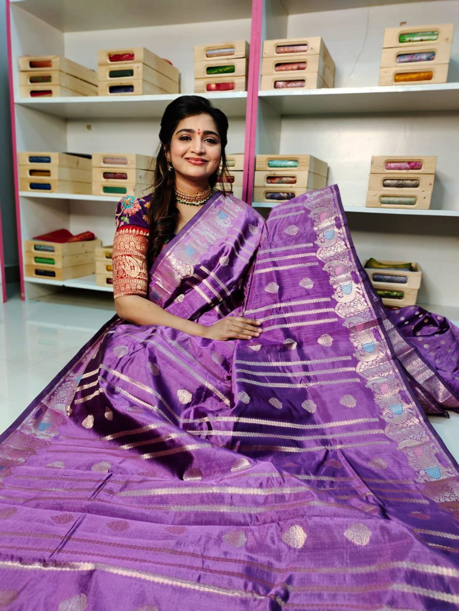 మృదువైన బనారసీ పట్టు చీరలు