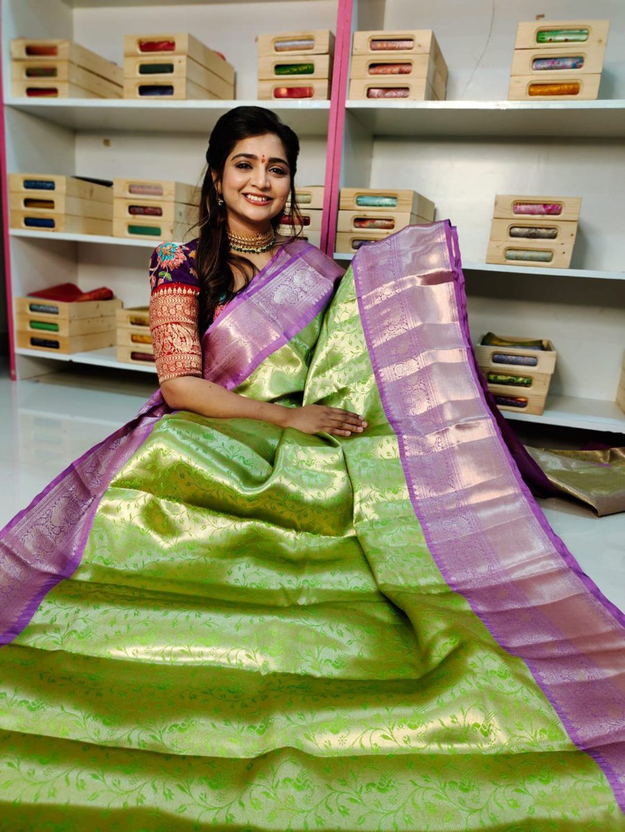 మృదువైన బనారసీ పట్టు చీరలు