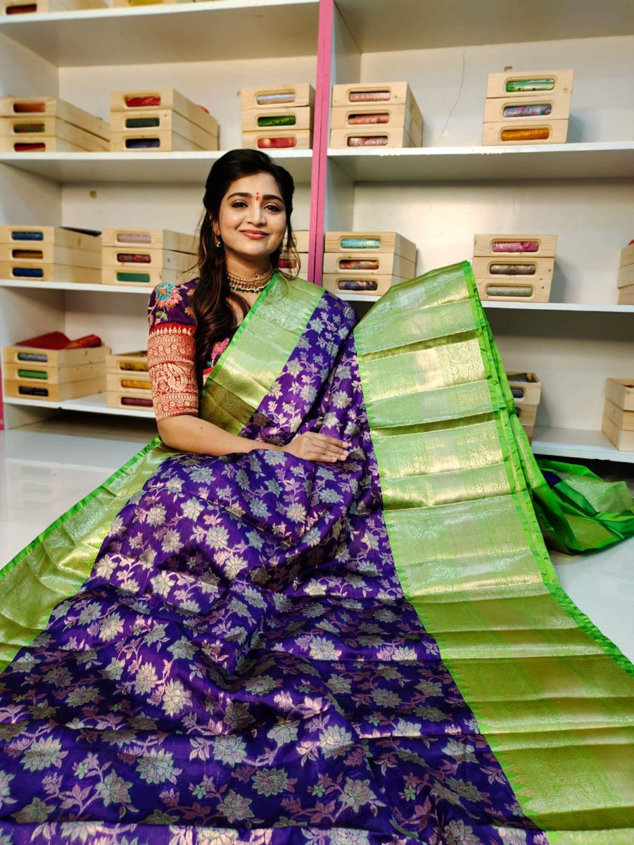 మృదువైన బనారసీ పట్టు చీరలు