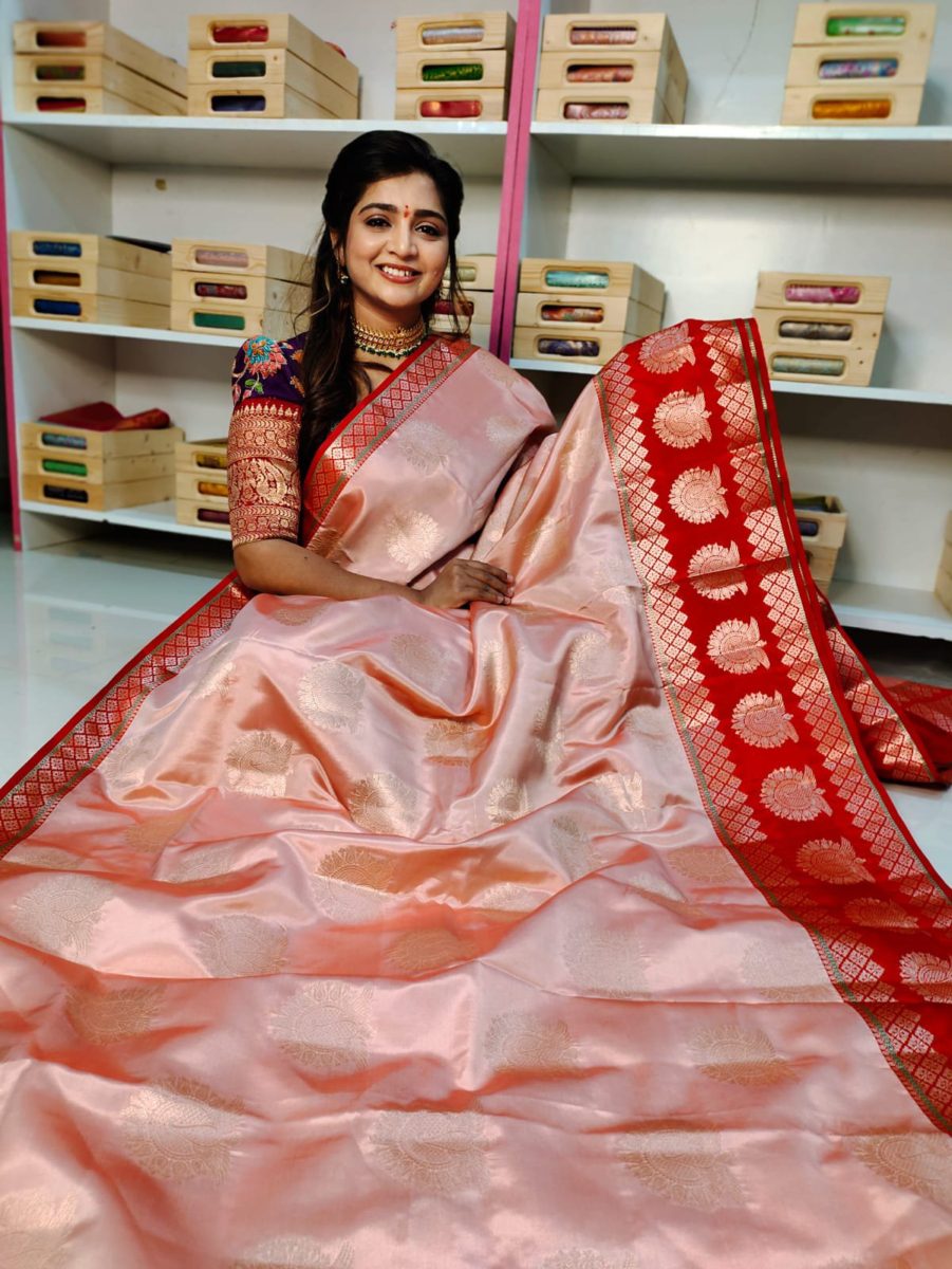 మృదువైన బనారసీ పట్టు చీరలు