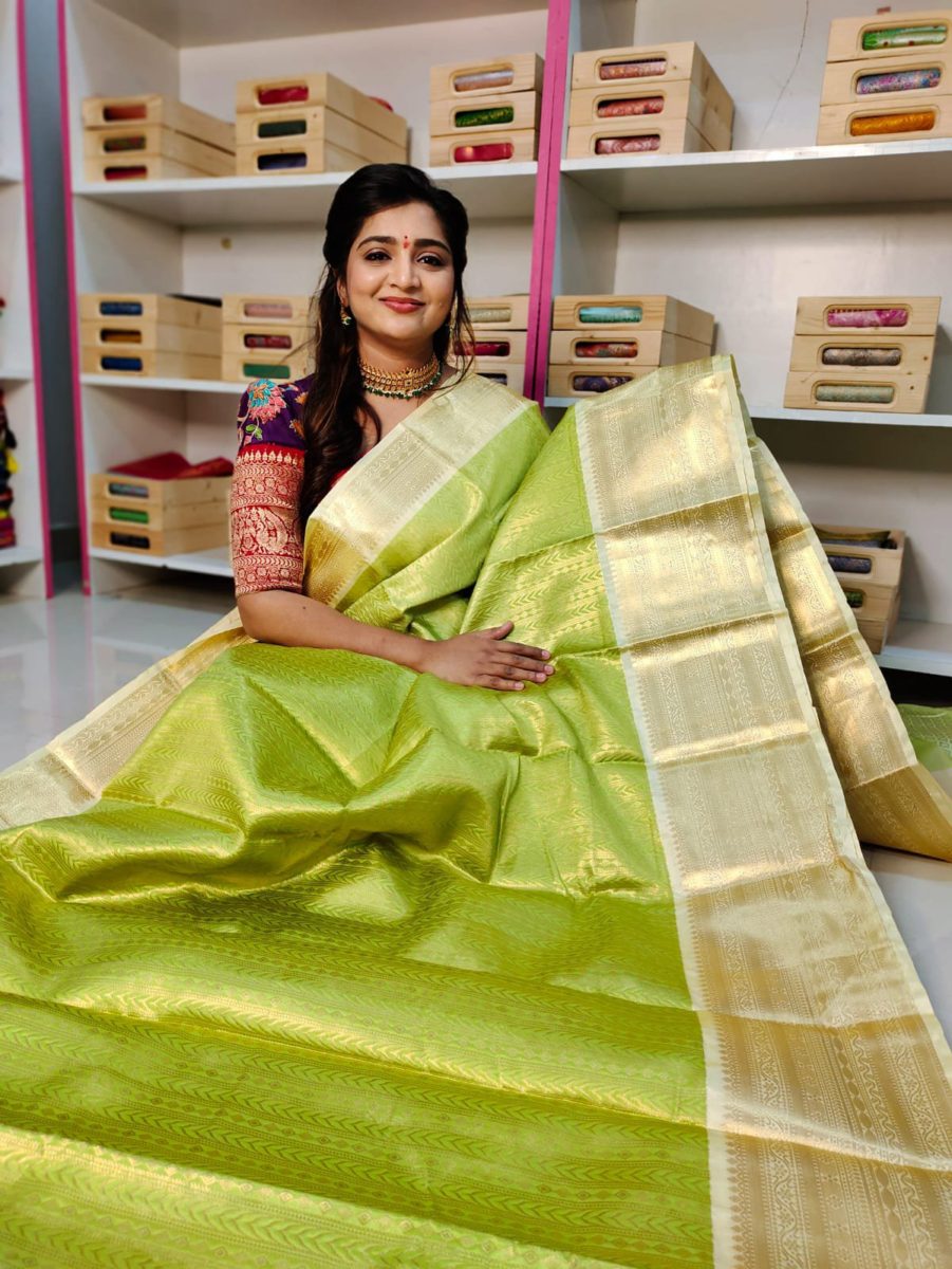 మృదువైన బనారసీ పట్టు చీరలు