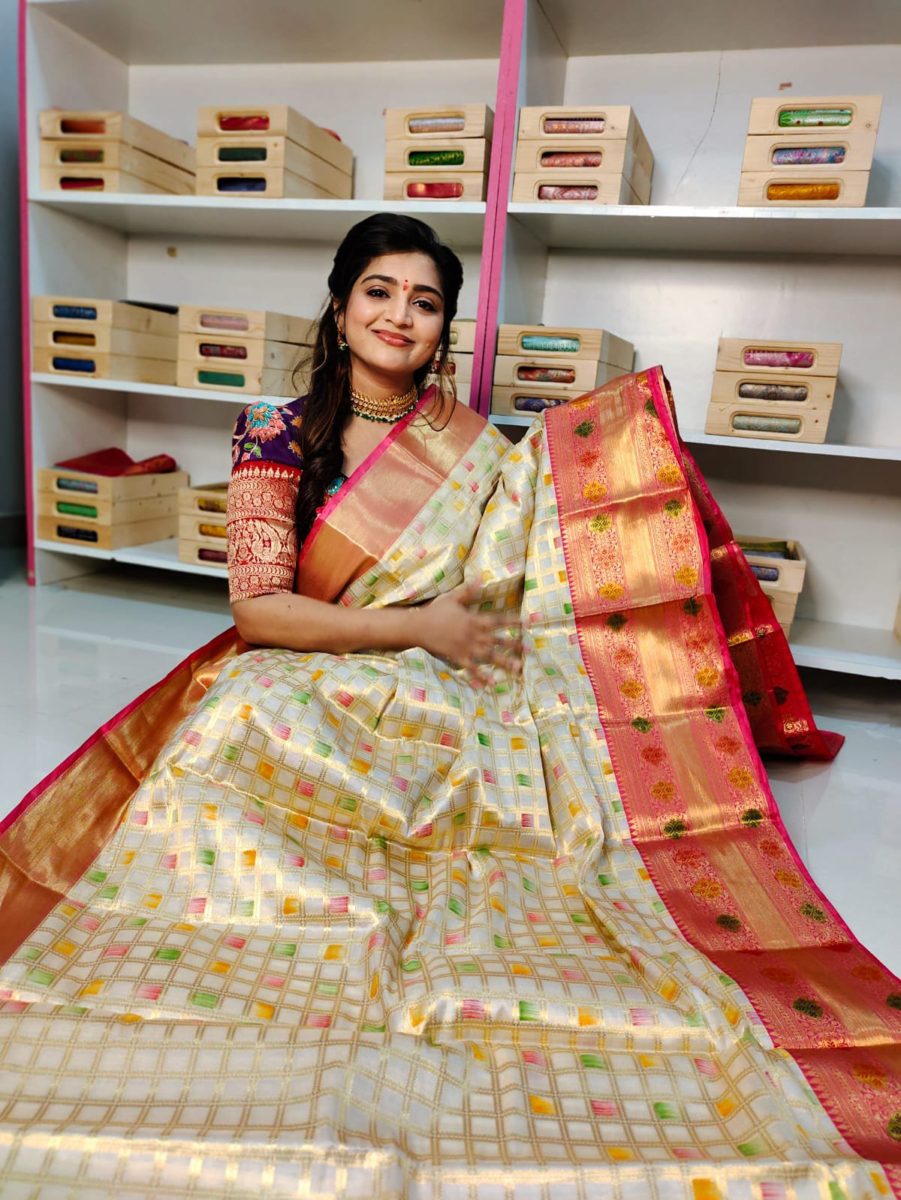 మృదువైన బనారసీ పట్టు చీరలు
