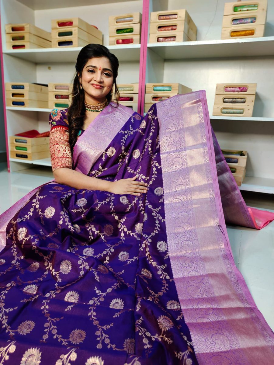 మృదువైన బనారసీ పట్టు చీరలు