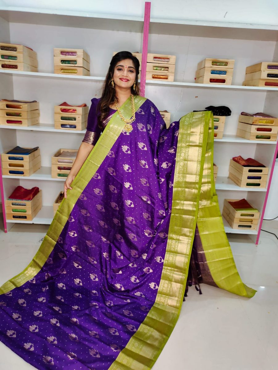 మృదువైన బనారసీ పట్టు చీరలు
