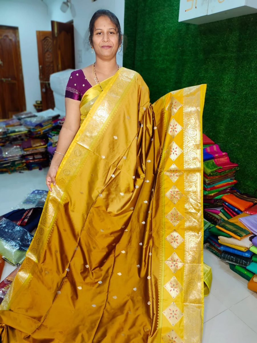 సాఫ్ట్ గద్వాల్ సిల్క్ చీర