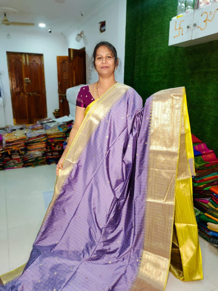 సాఫ్ట్ గద్వాల్ సిల్క్ చీర