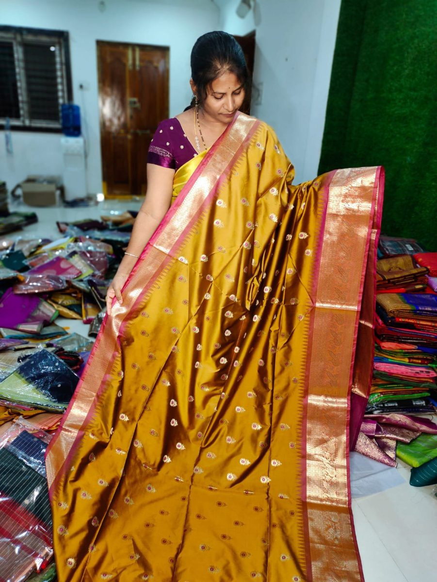 సాఫ్ట్ గద్వాల్ సిల్క్ చీర