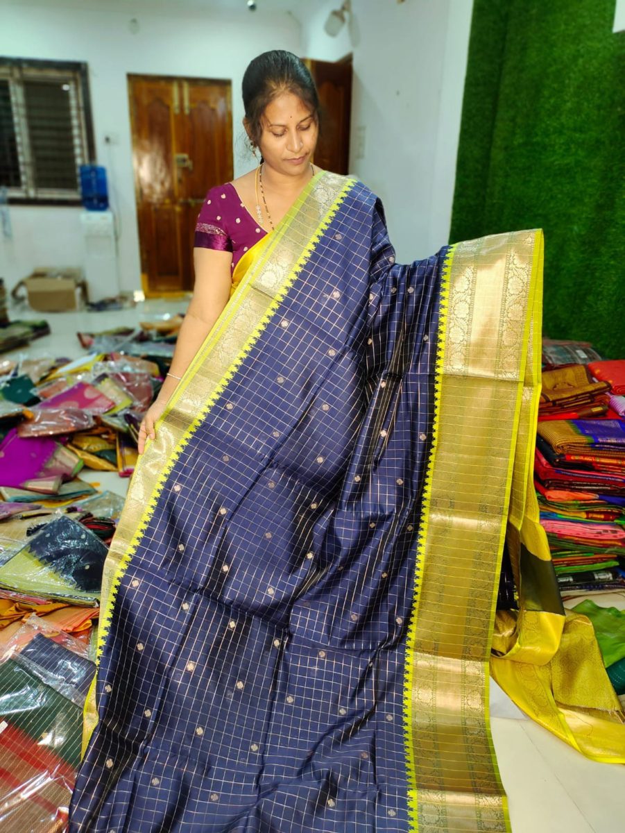 సాఫ్ట్ గద్వాల్ సిల్క్ చీర