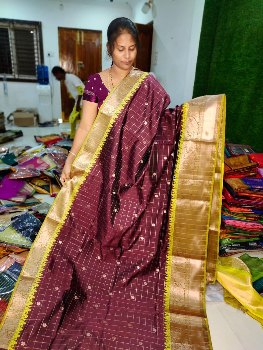 సాఫ్ట్ గద్వాల్ సిల్క్ చీర