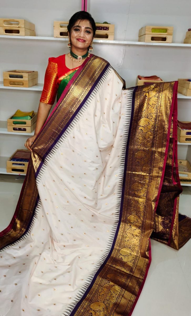 Primeme gadwal silk saree
2500