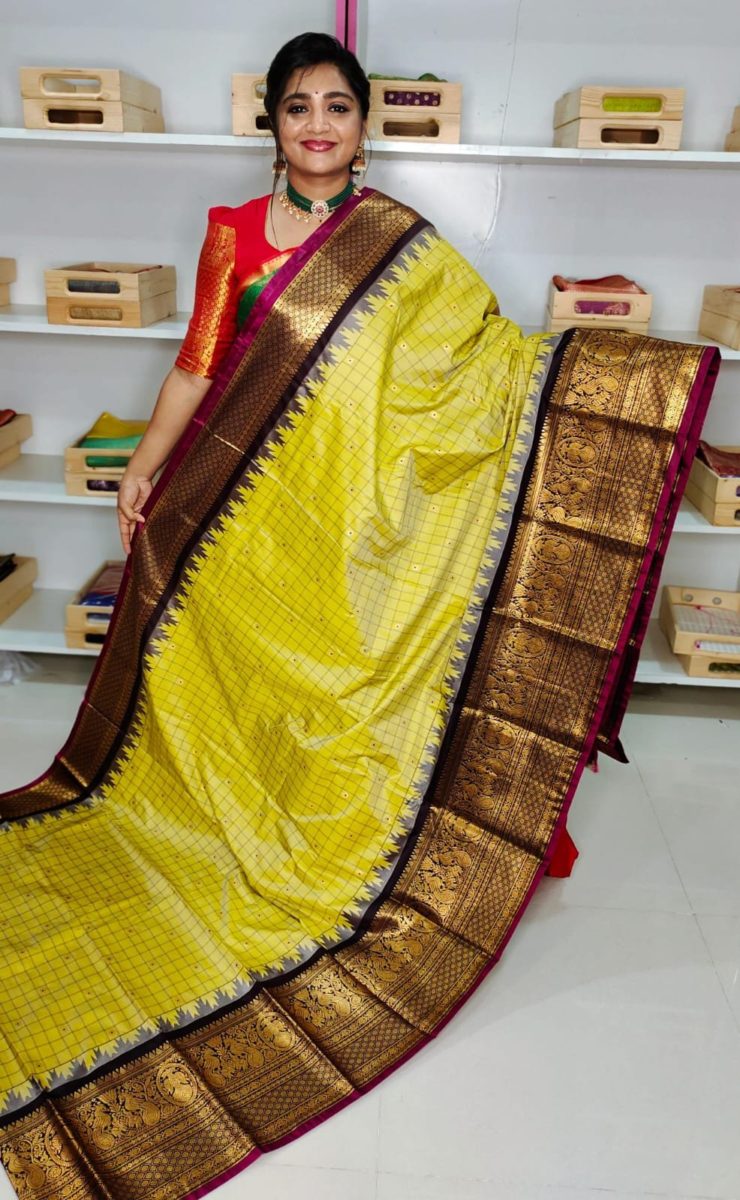 Primeme gadwal silk saree
2500