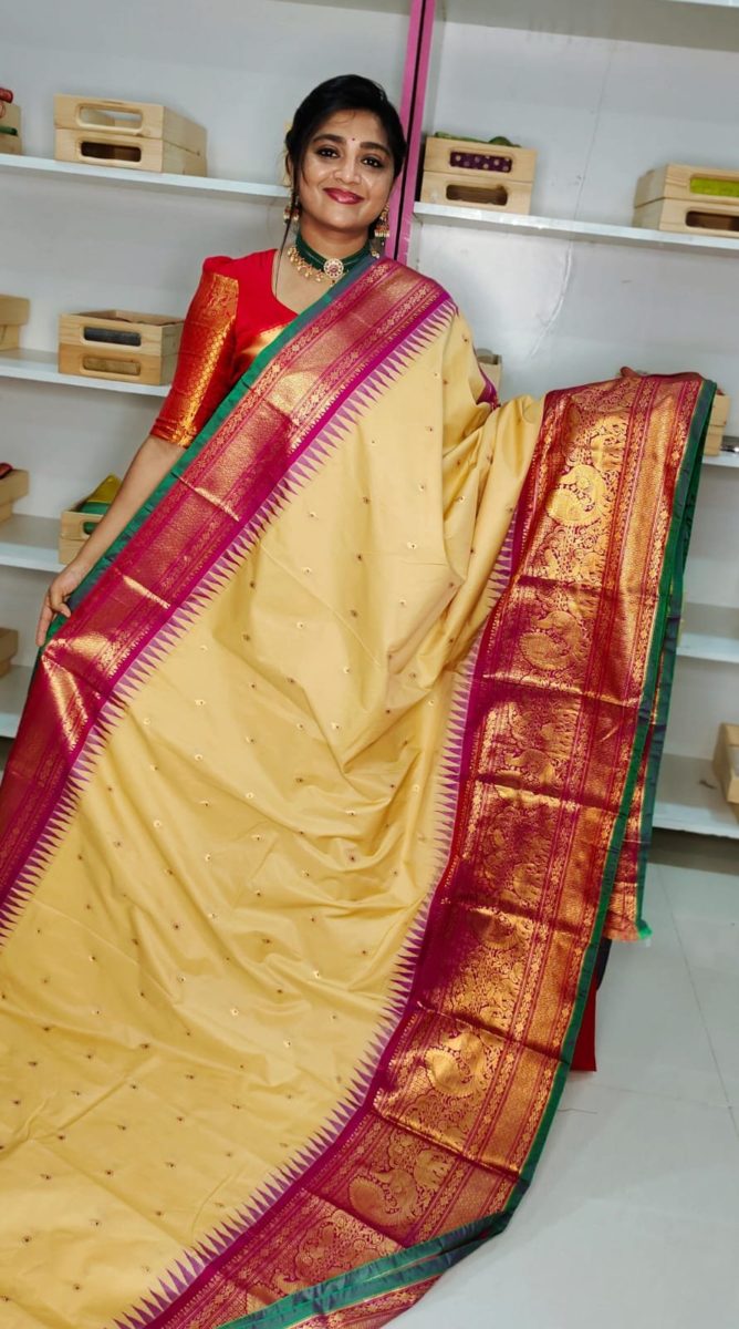 Primeme gadwal silk saree
2500