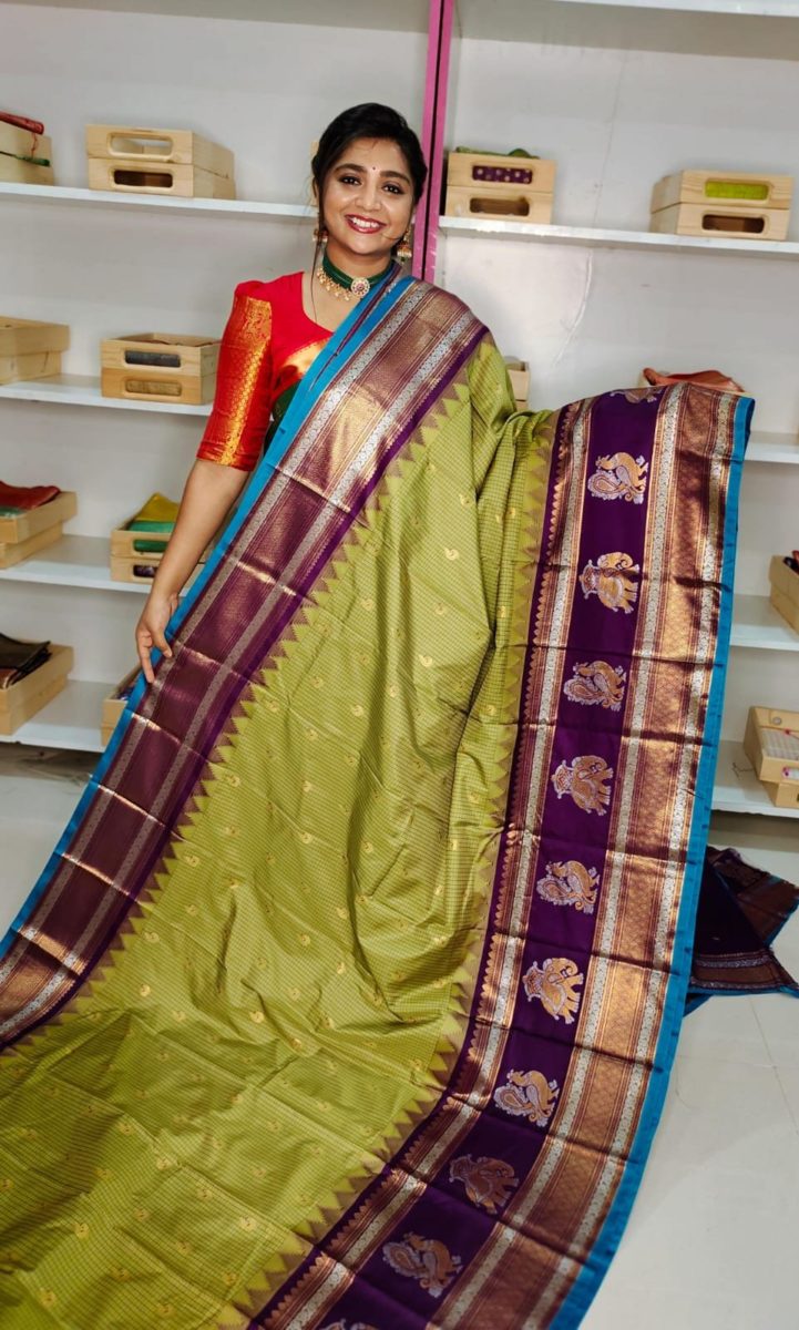 Primeme gadwal silk saree
2500