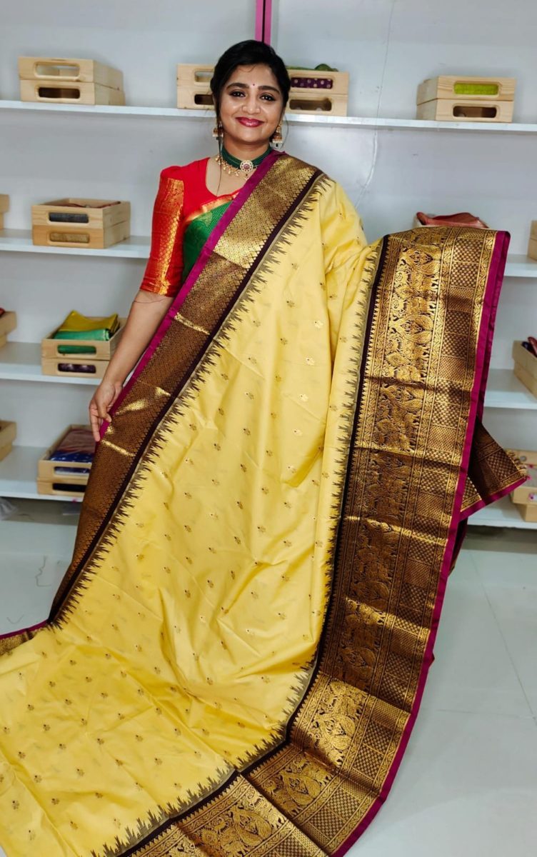 Primeme gadwal silk saree
2500
