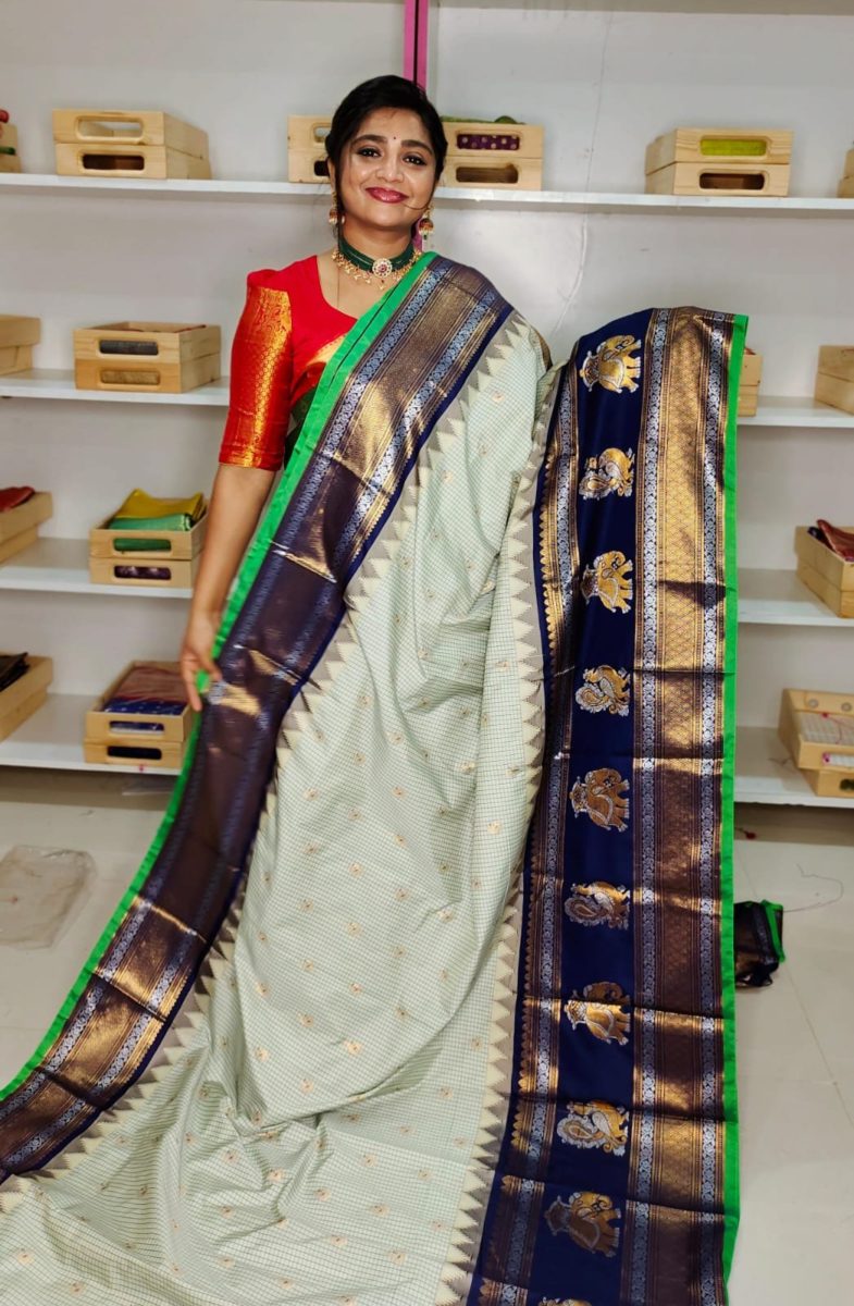 Primeme gadwal silk saree
2500
