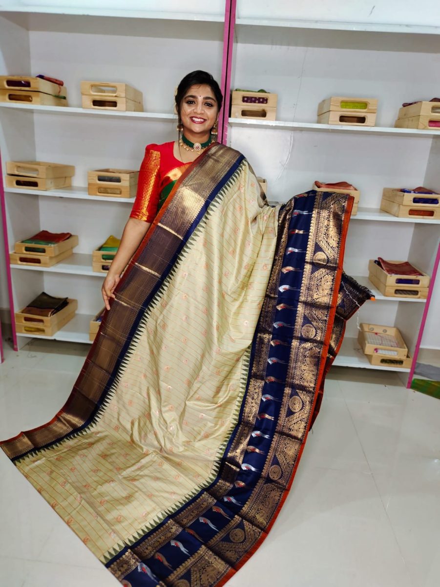 Primeme gadwal silk saree
2500