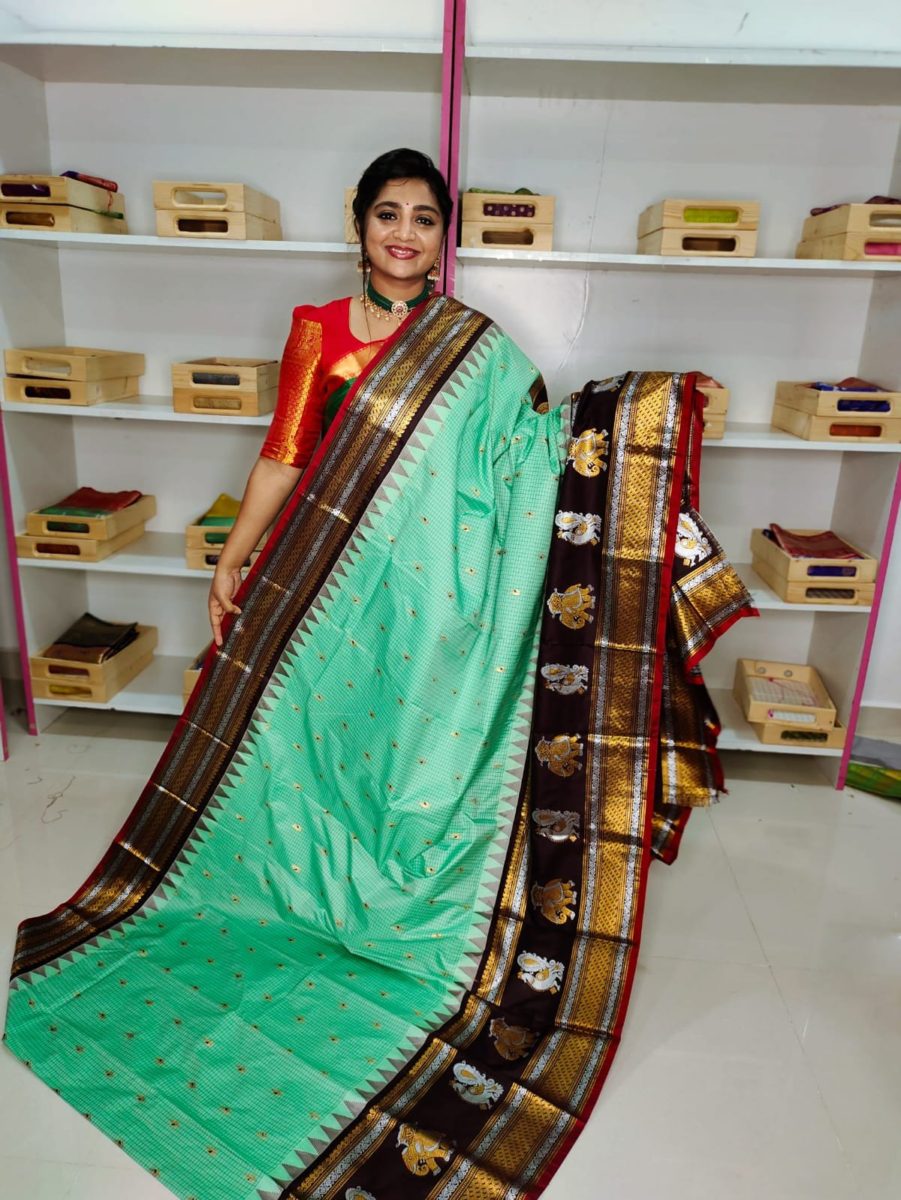 Primeme gadwal silk saree
2500