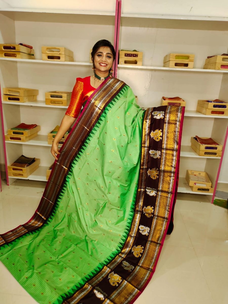 Primeme gadwal silk saree
2500