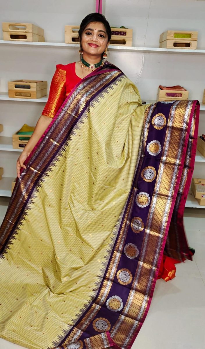 Primeme gadwal silk saree
2500