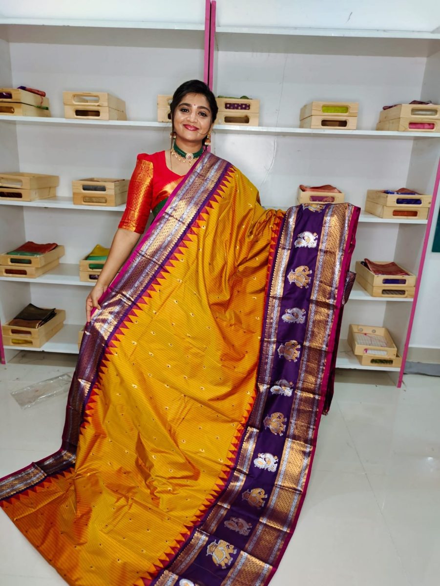 ప్రైమ్ గద్వాల్ సిల్క్ చీర
 2500 రూపాయలు