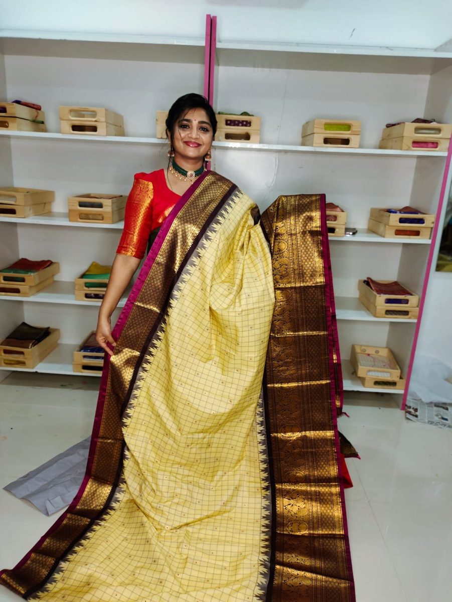 Primeme gadwal silk saree
2500