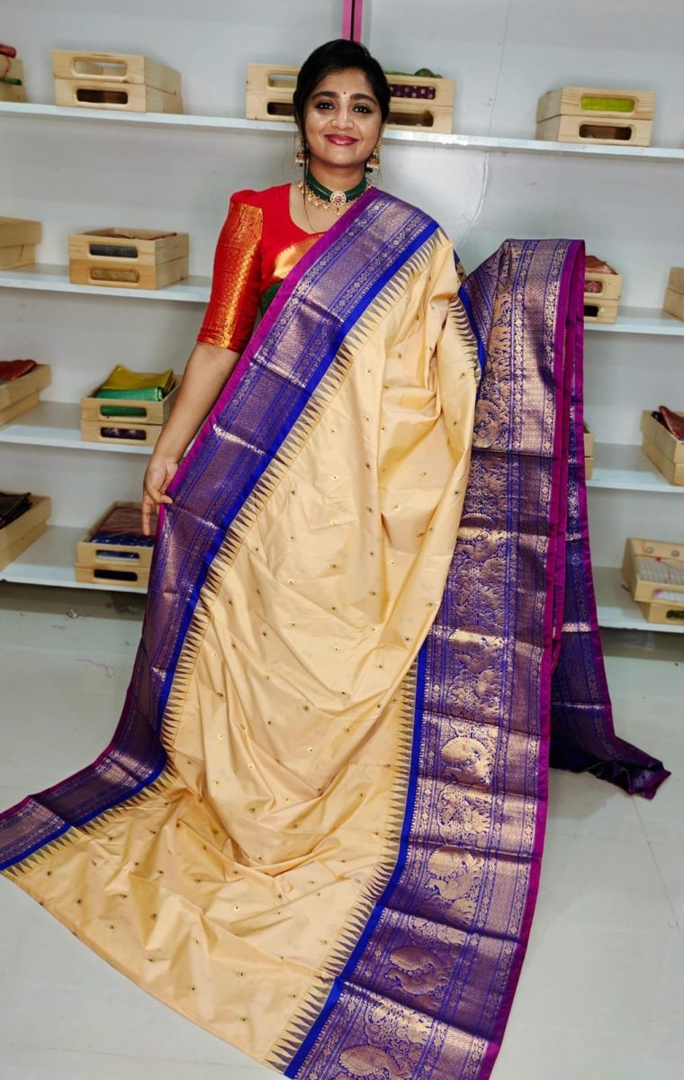Primeme gadwal silk saree
2500