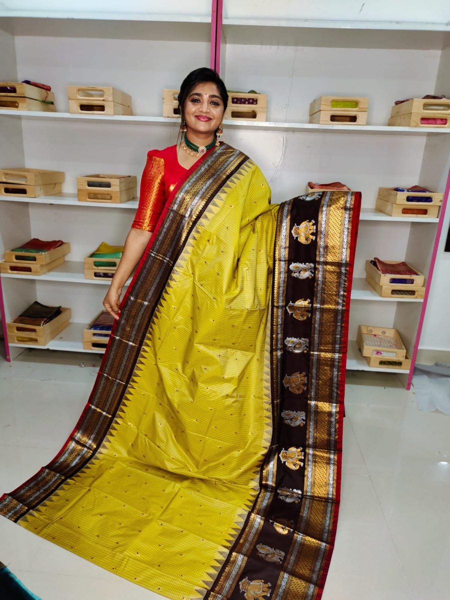 Primeme gadwal silk saree
2500