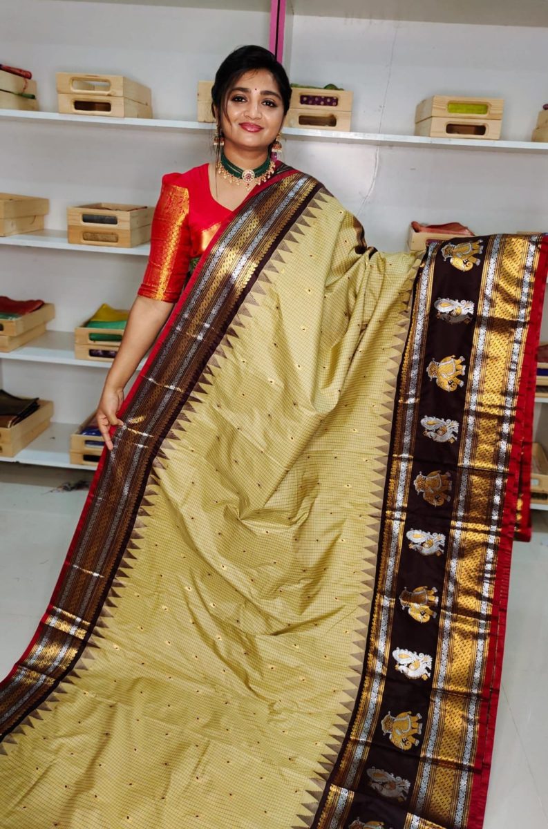 Primeme gadwal silk saree
2500