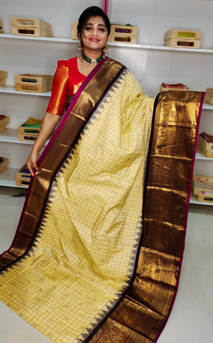 Primeme gadwal silk saree
2500