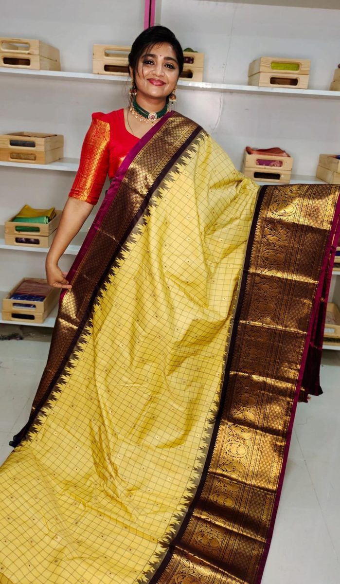 Primeme gadwal silk saree
2500