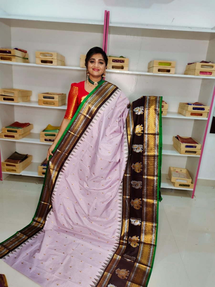 Primeme gadwal silk saree
2500