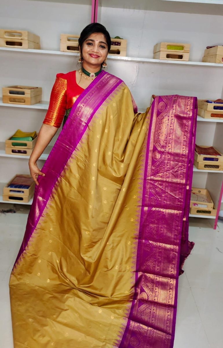 Primeme gadwal silk saree
2500