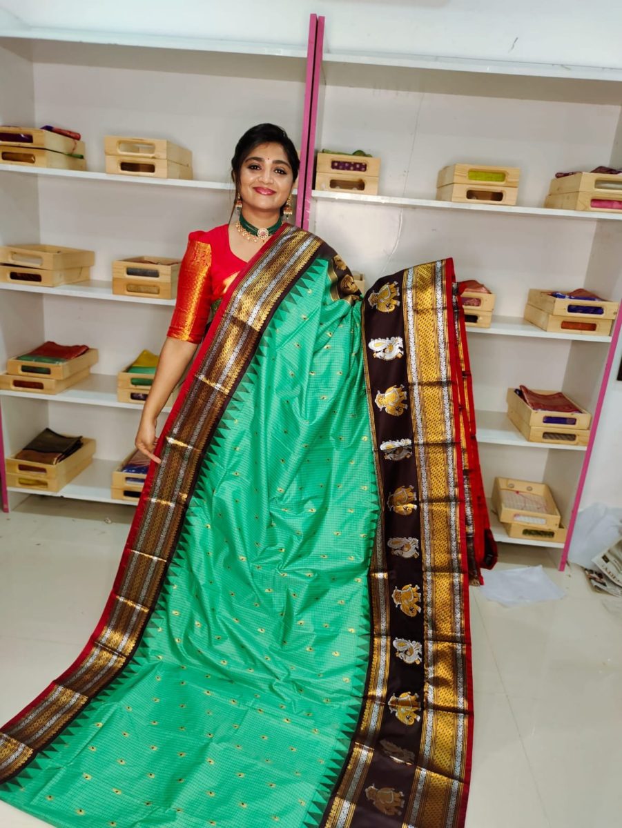 Primeme gadwal silk saree
2500