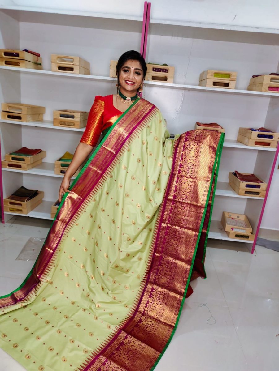 Primeme gadwal silk saree
2500