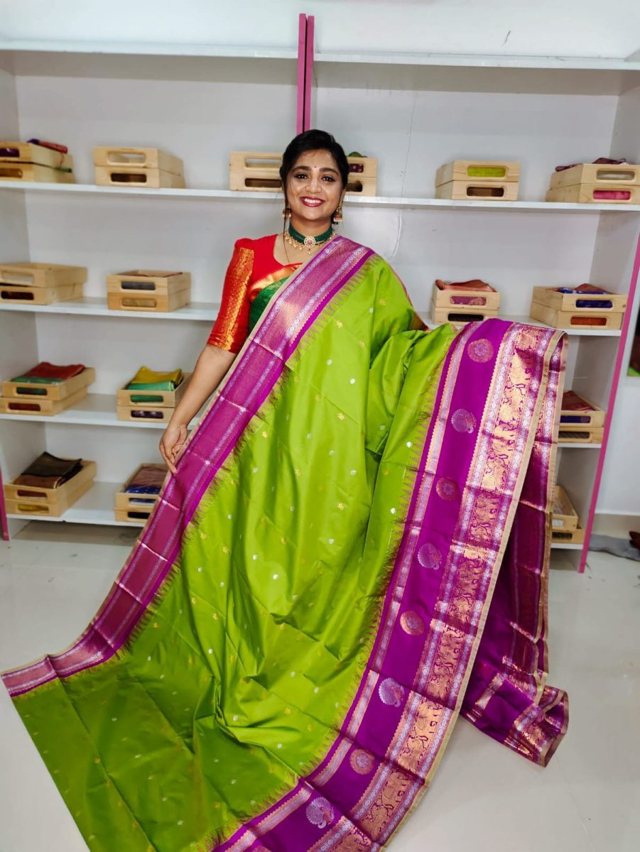 Primeme gadwal silk saree
2500