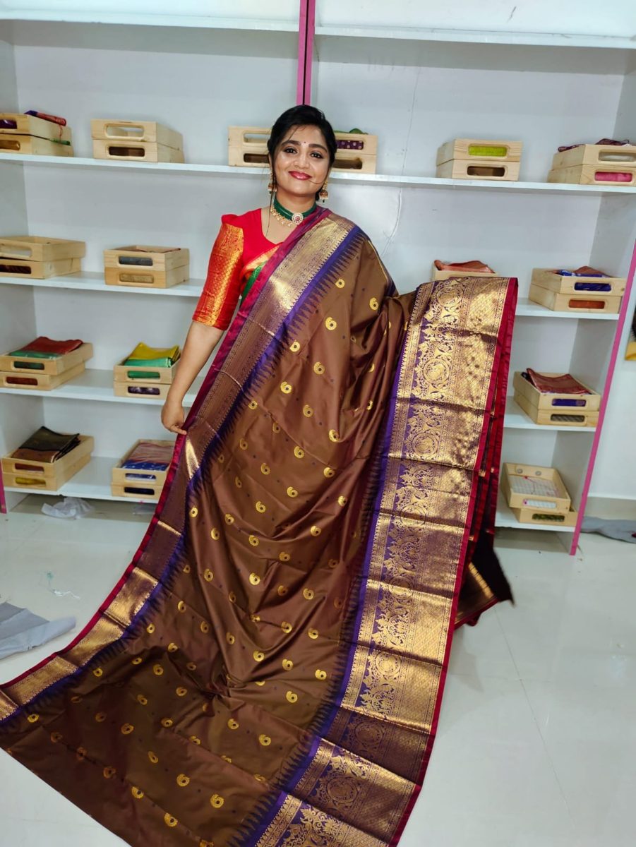 Primeme gadwal silk saree
2500