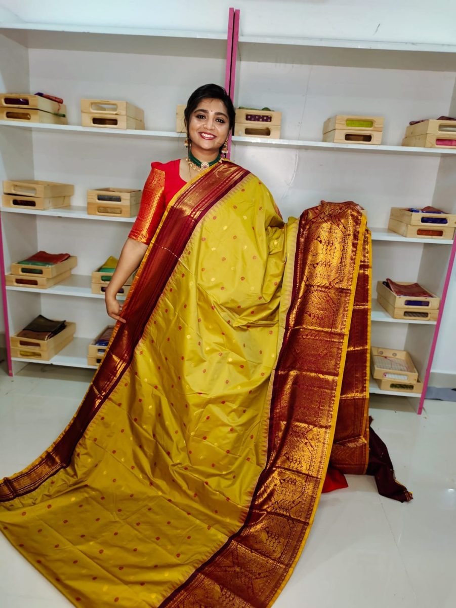 Primeme gadwal silk saree
2500