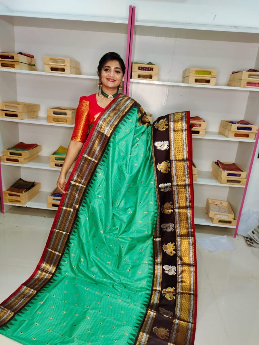 Primeme gadwal silk saree
2500