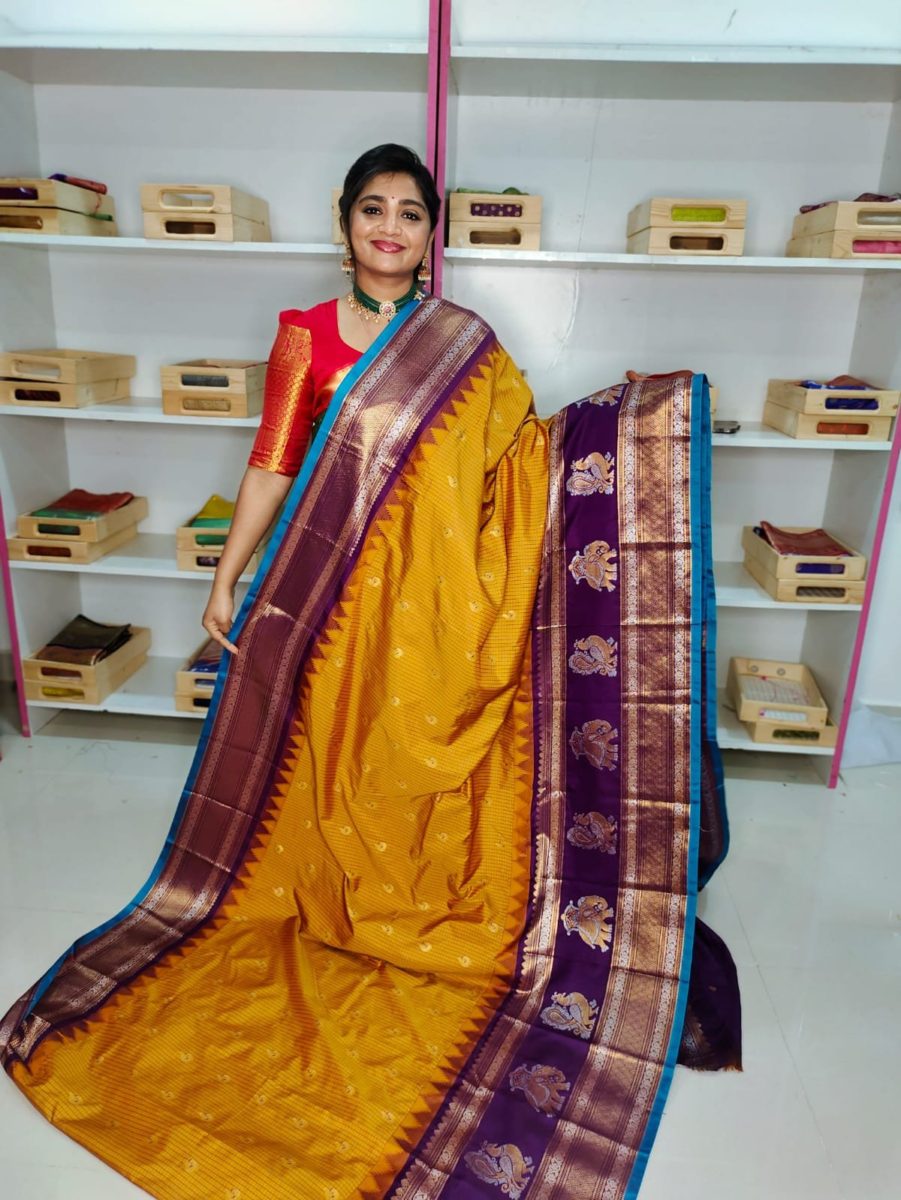 Primeme gadwal silk saree
2500