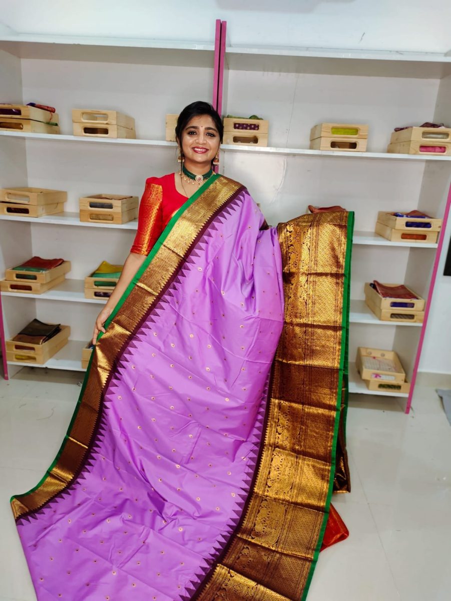 Primeme gadwal silk saree
2500