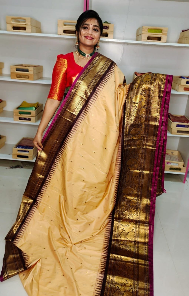 Primeme gadwal silk saree
2500