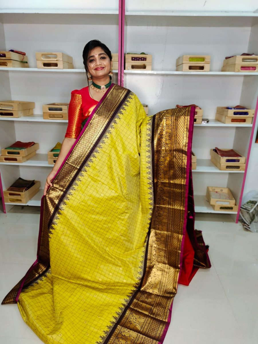 Primeme gadwal silk saree
2500