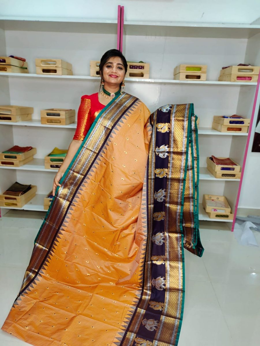 Primeme gadwal silk saree
2500